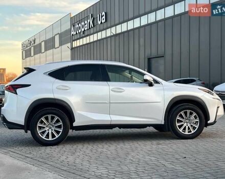 Белый Лексус НХ, объемом двигателя 2 л и пробегом 97 тыс. км за 31690 $, фото 5 на Automoto.ua