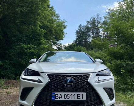Білий Лексус НХ, об'ємом двигуна 2 л та пробігом 70 тис. км за 25900 $, фото 4 на Automoto.ua