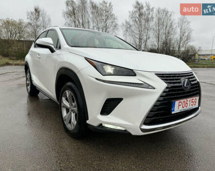 Белый Лексус НХ, объемом двигателя 2.5 л и пробегом 165 тыс. км за 29800 $, фото 1 на Automoto.ua