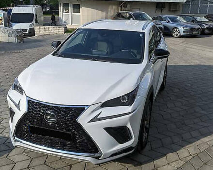 Белый Лексус НХ, объемом двигателя 2 л и пробегом 53 тыс. км за 30000 $, фото 1 на Automoto.ua