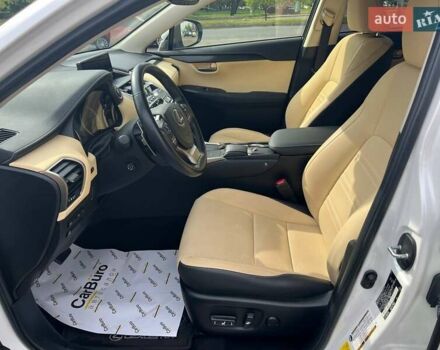 Білий Лексус НХ, об'ємом двигуна 2.49 л та пробігом 65 тис. км за 30700 $, фото 16 на Automoto.ua