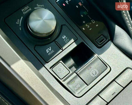 Білий Лексус НХ, об'ємом двигуна 2.49 л та пробігом 45 тис. км за 29799 $, фото 15 на Automoto.ua