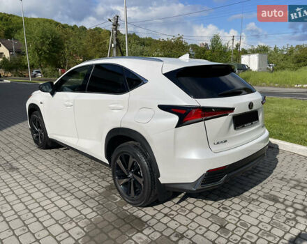 Білий Лексус НХ, об'ємом двигуна 1.99 л та пробігом 128 тис. км за 35500 $, фото 3 на Automoto.ua