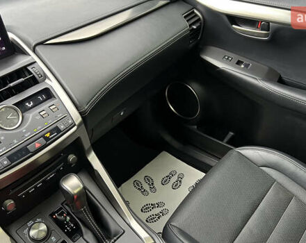 Лексус НХ 2020 у Львові на Automoto.ua Білий Лексус НХ, об'ємом двигуна 2.49 л та пробігом 65 тис. км за 35500 $, фото 26 на Automoto.ua