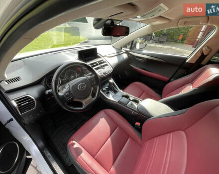 Білий Лексус НХ, об'ємом двигуна 1.99 л та пробігом 128 тис. км за 35500 $, фото 7 на Automoto.ua
