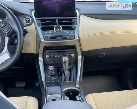 Белый Лексус НХ, объемом двигателя 2.5 л и пробегом 74 тыс. км за 43500 $, фото 11 на Automoto.ua