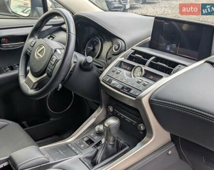 Білий Лексус НХ, об'ємом двигуна 2.49 л та пробігом 57 тис. км за 33700 $, фото 23 на Automoto.ua