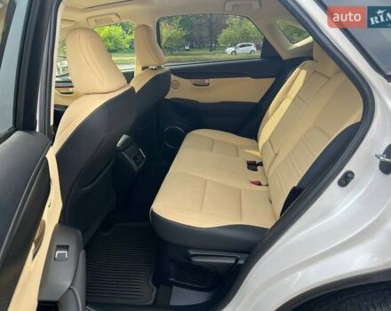 Білий Лексус НХ, об'ємом двигуна 2.49 л та пробігом 65 тис. км за 30900 $, фото 16 на Automoto.ua