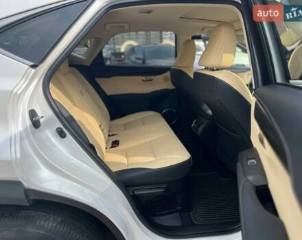 Білий Лексус НХ, об'ємом двигуна 2.49 л та пробігом 65 тис. км за 30300 $, фото 27 на Automoto.ua