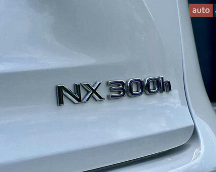 Білий Лексус НХ, об'ємом двигуна 2.49 л та пробігом 45 тис. км за 29799 $, фото 12 на Automoto.ua
