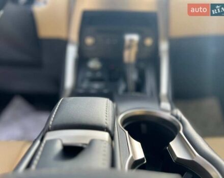 Білий Лексус НХ, об'ємом двигуна 2.49 л та пробігом 65 тис. км за 30300 $, фото 23 на Automoto.ua