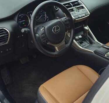 Лексус НХ 2020 у Києві на Automoto.ua Білий Лексус НХ, об'ємом двигуна 2.49 л та пробігом 31 тис. км за 34500 $, фото 18 на Automoto.ua
