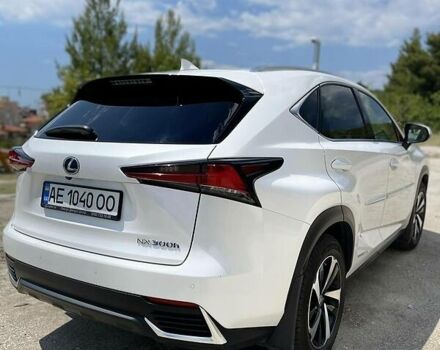 Белый Лексус НХ, объемом двигателя 2.5 л и пробегом 74 тыс. км за 43500 $, фото 4 на Automoto.ua