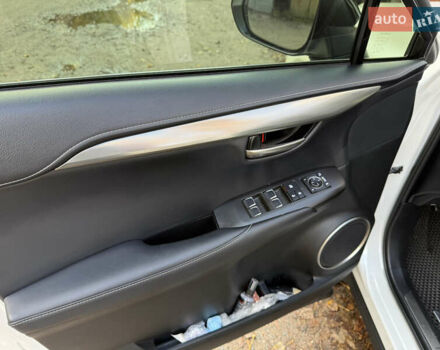 Белый Лексус НХ, объемом двигателя 1.99 л и пробегом 51 тыс. км за 35000 $, фото 15 на Automoto.ua