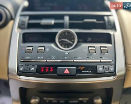 Білий Лексус НХ, об'ємом двигуна 2.49 л та пробігом 65 тис. км за 30700 $, фото 24 на Automoto.ua