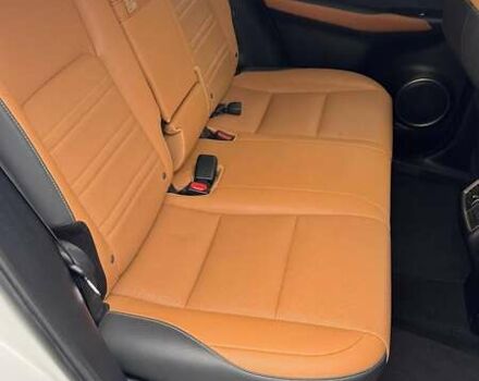 Белый Лексус НХ, объемом двигателя 2 л и пробегом 117 тыс. км за 33500 $, фото 6 на Automoto.ua