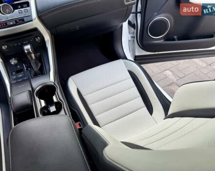 Белый Лексус НХ, объемом двигателя 2 л и пробегом 30 тыс. км за 25900 $, фото 28 на Automoto.ua