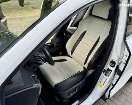 Белый Лексус НХ, объемом двигателя 2 л и пробегом 30 тыс. км за 26300 $, фото 24 на Automoto.ua