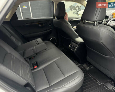 Белый Лексус НХ, объемом двигателя 2 л и пробегом 63 тыс. км за 28250 $, фото 51 на Automoto.ua