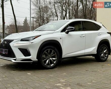 Белый Лексус НХ, объемом двигателя 2 л и пробегом 30 тыс. км за 25700 $, фото 2 на Automoto.ua