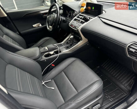 Белый Лексус НХ, объемом двигателя 2 л и пробегом 63 тыс. км за 28250 $, фото 56 на Automoto.ua