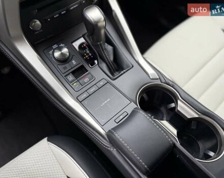 Білий Лексус НХ, об'ємом двигуна 2 л та пробігом 30 тис. км за 25800 $, фото 32 на Automoto.ua