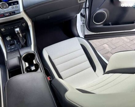 Белый Лексус НХ, объемом двигателя 2 л и пробегом 30 тыс. км за 26300 $, фото 28 на Automoto.ua