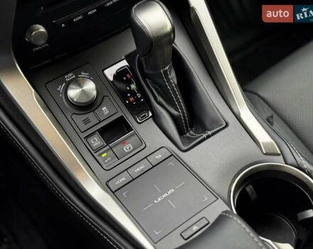 Белый Лексус НХ, объемом двигателя 2 л и пробегом 63 тыс. км за 28250 $, фото 33 на Automoto.ua