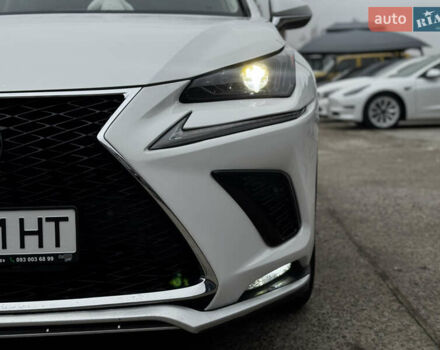 Белый Лексус НХ, объемом двигателя 2 л и пробегом 63 тыс. км за 28250 $, фото 9 на Automoto.ua