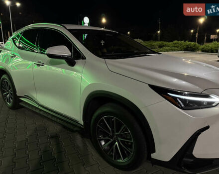 Белый Лексус НХ, объемом двигателя 2.49 л и пробегом 67 тыс. км за 51999 $, фото 4 на Automoto.ua