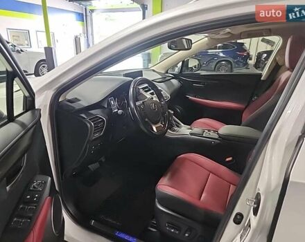 Білий Лексус НХ, об'ємом двигуна 2.5 л та пробігом 45 тис. км за 30000 $, фото 6 на Automoto.ua