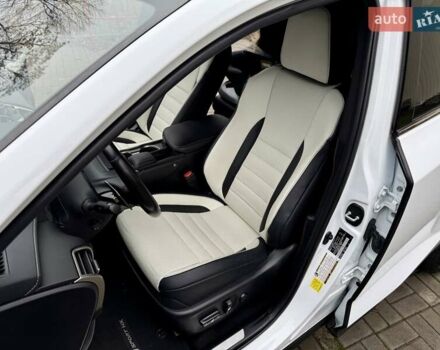 Білий Лексус НХ, об'ємом двигуна 2 л та пробігом 30 тис. км за 25800 $, фото 22 на Automoto.ua