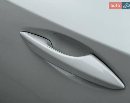 Белый Лексус НХ, объемом двигателя 2 л и пробегом 63 тыс. км за 28250 $, фото 18 на Automoto.ua