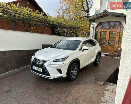 Белый Лексус НХ, объемом двигателя 2.49 л и пробегом 90 тыс. км за 38500 $, фото 1 на Automoto.ua