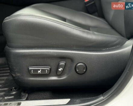 Белый Лексус НХ, объемом двигателя 2 л и пробегом 63 тыс. км за 28250 $, фото 22 на Automoto.ua