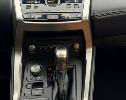 Белый Лексус НХ, объемом двигателя 2 л и пробегом 117 тыс. км за 33500 $, фото 4 на Automoto.ua