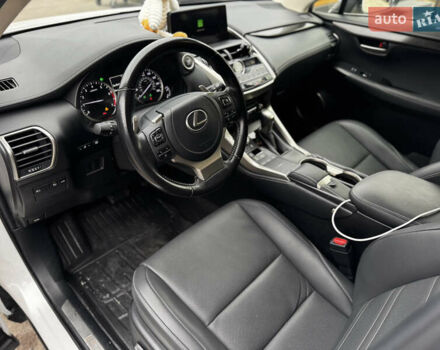 Белый Лексус НХ, объемом двигателя 2 л и пробегом 63 тыс. км за 28250 $, фото 23 на Automoto.ua