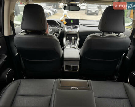 Белый Лексус НХ, объемом двигателя 2 л и пробегом 63 тыс. км за 28250 $, фото 46 на Automoto.ua