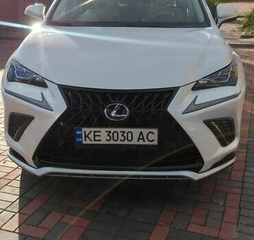 Белый Лексус НХ, объемом двигателя 2.49 л и пробегом 38 тыс. км за 39900 $, фото 1 на Automoto.ua