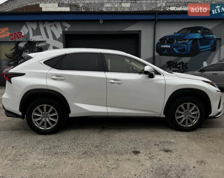 Белый Лексус НХ, объемом двигателя 2 л и пробегом 63 тыс. км за 28250 $, фото 6 на Automoto.ua