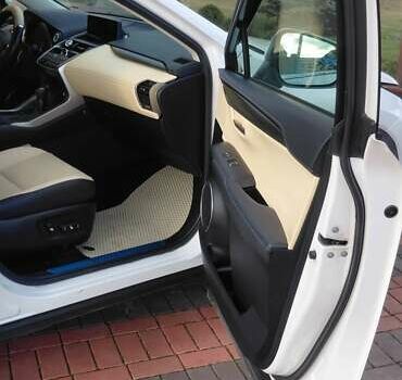 Белый Лексус НХ, объемом двигателя 2.49 л и пробегом 38 тыс. км за 39900 $, фото 18 на Automoto.ua