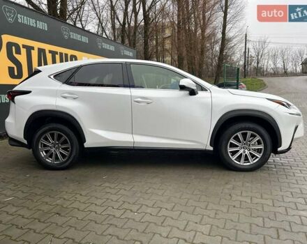 Белый Лексус НХ, объемом двигателя 2 л и пробегом 23 тыс. км за 32000 $, фото 4 на Automoto.ua