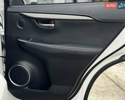 Белый Лексус НХ, объемом двигателя 2 л и пробегом 63 тыс. км за 28250 $, фото 49 на Automoto.ua