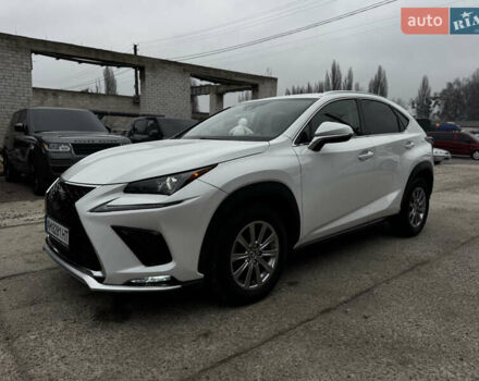 Белый Лексус НХ, объемом двигателя 2 л и пробегом 63 тыс. км за 28250 $, фото 2 на Automoto.ua
