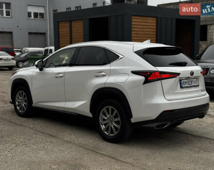 Белый Лексус НХ, объемом двигателя 2 л и пробегом 63 тыс. км за 28250 $, фото 1 на Automoto.ua