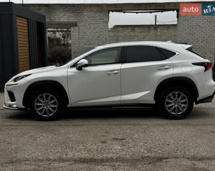 Белый Лексус НХ, объемом двигателя 2 л и пробегом 63 тыс. км за 28250 $, фото 7 на Automoto.ua