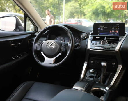 Білий Лексус НХ, об'ємом двигуна 2 л та пробігом 56 тис. км за 31500 $, фото 11 на Automoto.ua