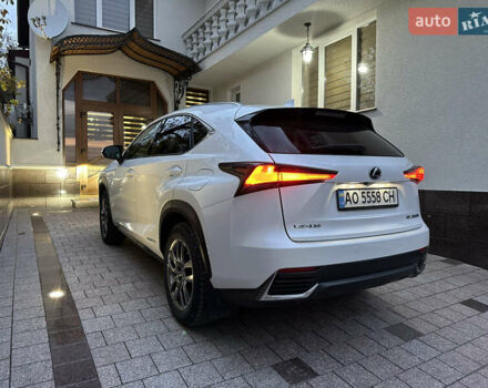 Белый Лексус НХ, объемом двигателя 2.49 л и пробегом 90 тыс. км за 38500 $, фото 3 на Automoto.ua