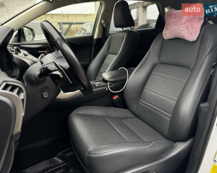 Белый Лексус НХ, объемом двигателя 2 л и пробегом 63 тыс. км за 28250 $, фото 24 на Automoto.ua