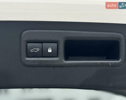 Белый Лексус НХ, объемом двигателя 2 л и пробегом 63 тыс. км за 28250 $, фото 48 на Automoto.ua